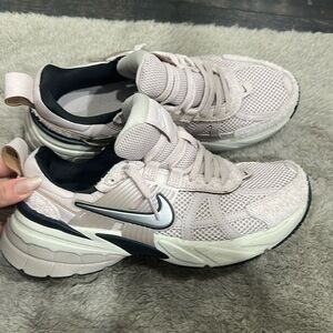 Nike women’s shoe like new worn a few hours only